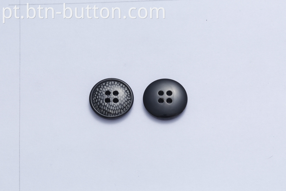 Four-hole horn buttons for suits